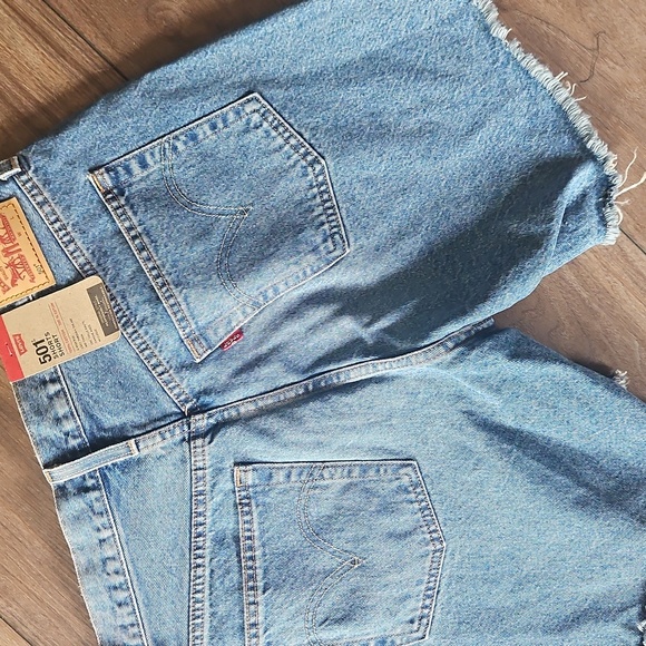 NEW! LEVI'S High Rise Mid Thigh Cut Off Denim Jean Shorts Side Slits 34. - Picture 4 of 8